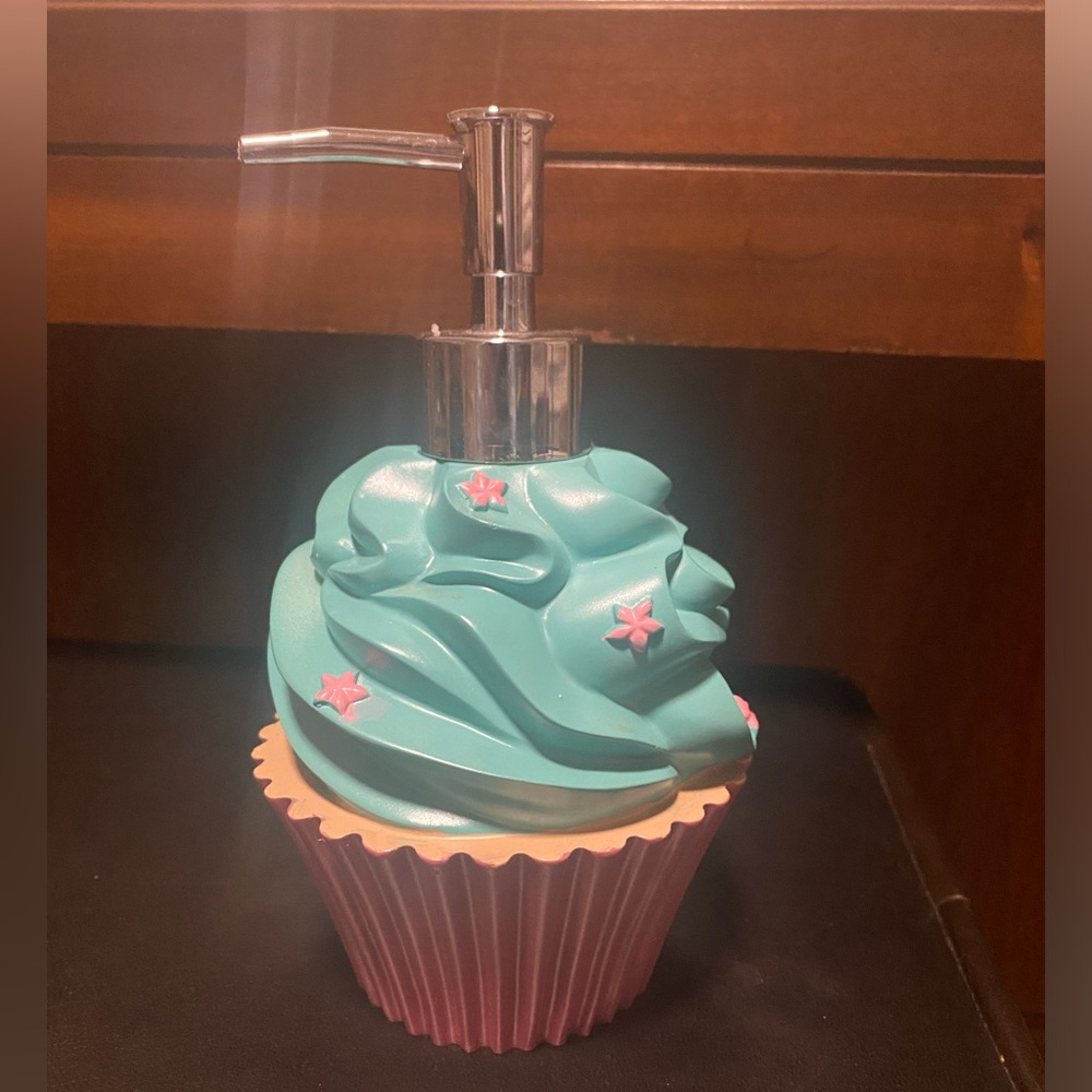 Cupcake soap dispenser